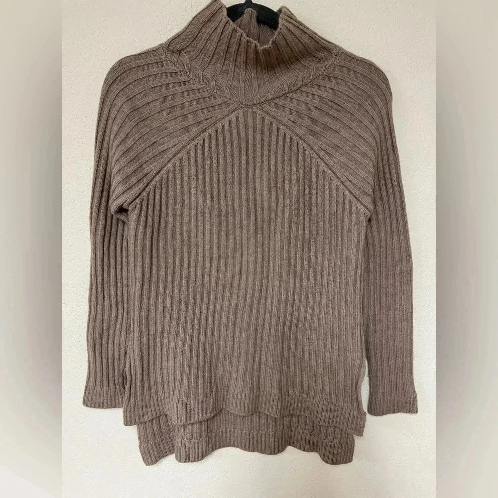 Amour Vert Brown Ribbed Turtleneck Sweater